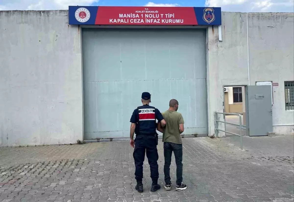 Manisa'da Hırsızlık Suçundan Aranan Şahıs Yakalandı
