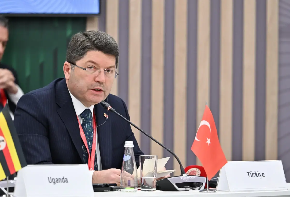 Adalet Bakanı Yılmaz Tunç, St. Petersburg'da Yargıda Dijitalleşmeyi Tartıştı