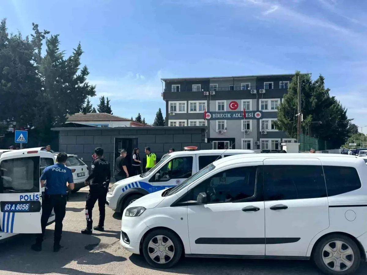 Birecik'te Akraba Aileler Arasında Taşlı Sopalı Kavga: 5 Yaralı