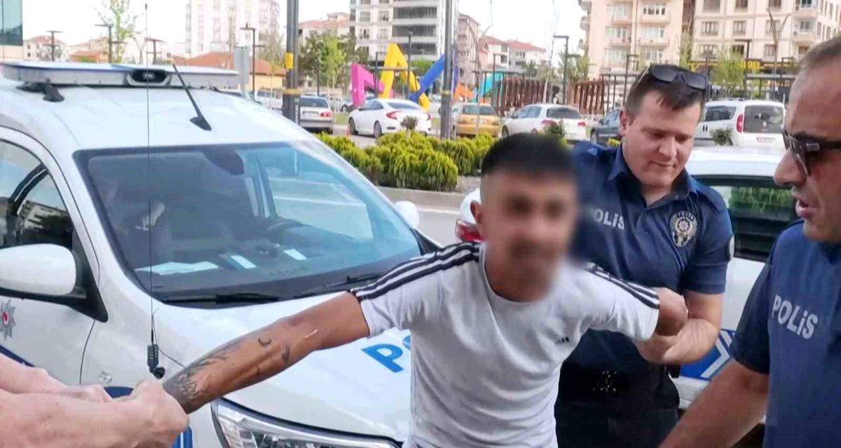 Aksaray'da Alkollü ve Ehliyetsiz Sürücü Polis ve Basın Mensuplarına Saldırdı