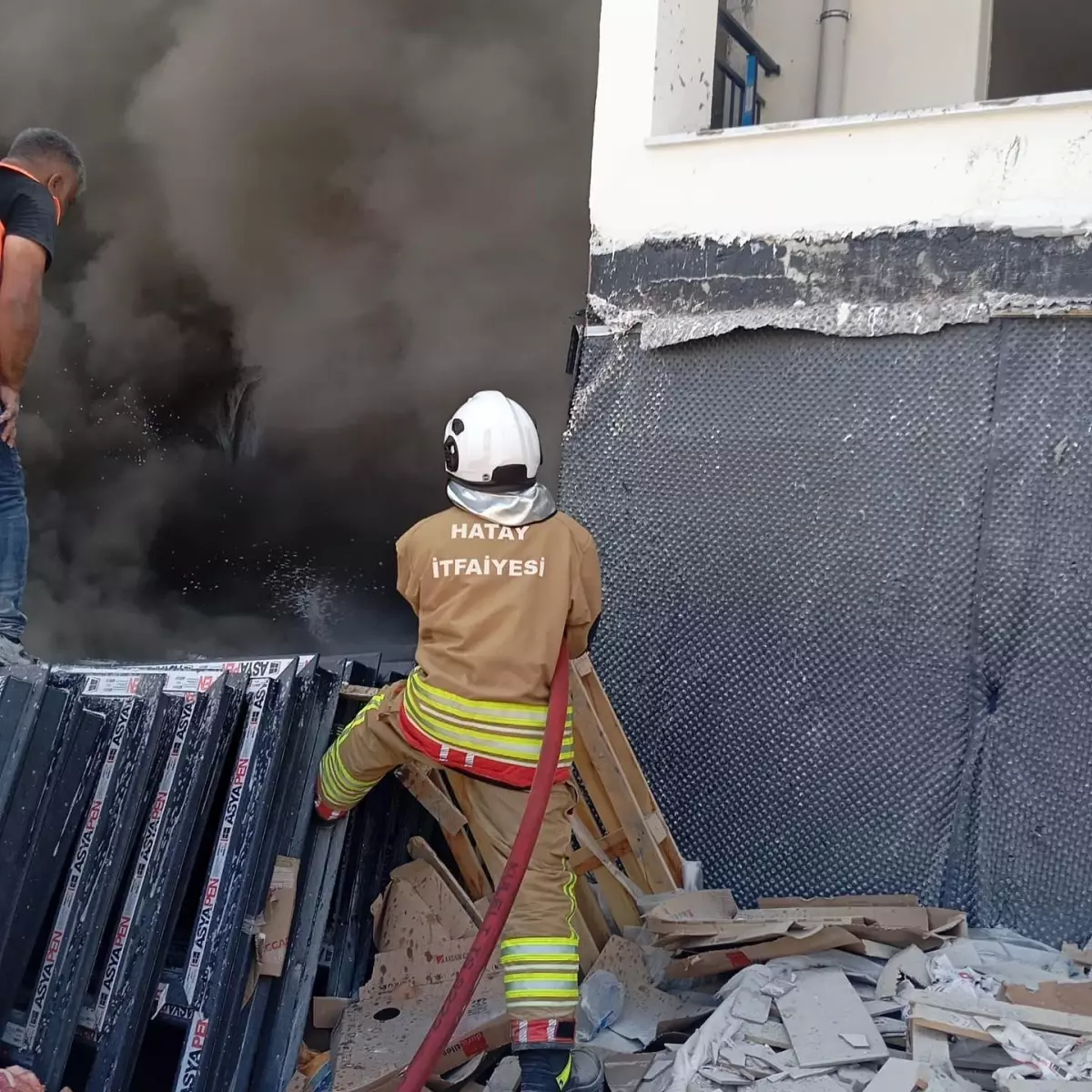 Hatay'da İnşaat Alanında Yangın Kontrol Altına Alındı