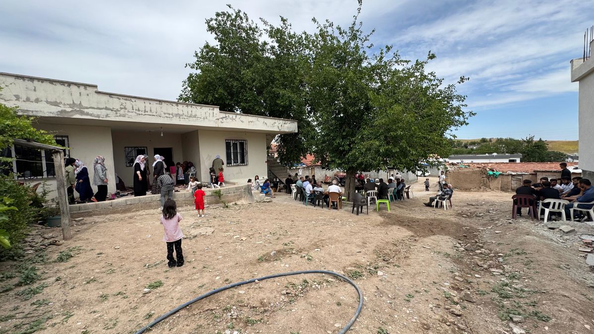 Diyarbakır'da Baba ve Oğlunun Cansız Bedeni Bulundu