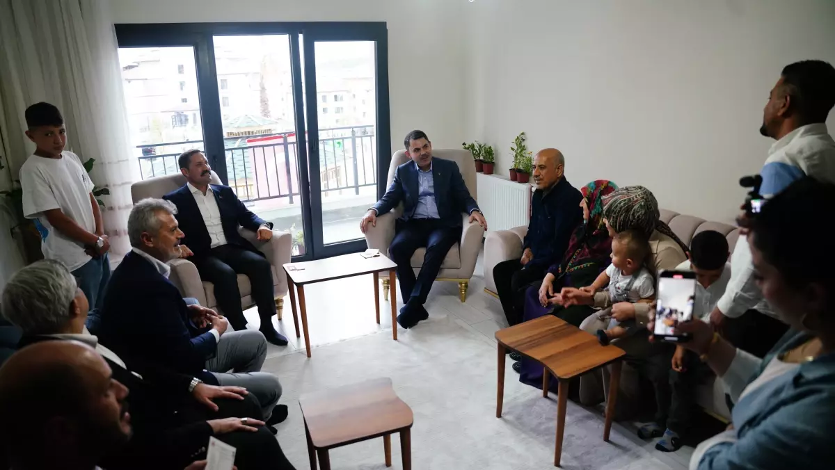 Bakan Kurum, Deprem Bölgesindeki Konut İnşaatlarını Ziyaret Etti