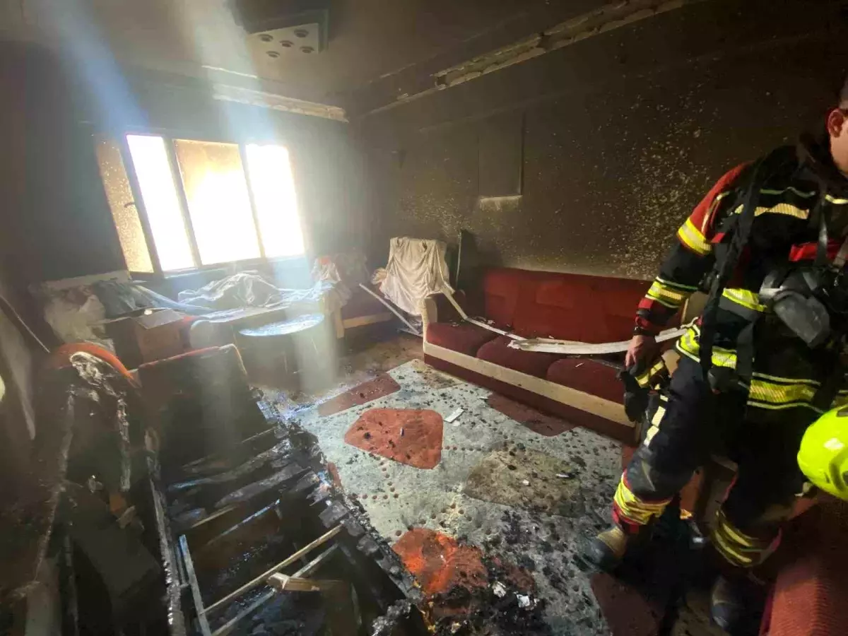 Bandırma'da Apartmanda Yangın, Maddi Hasar Meydana Geldi
