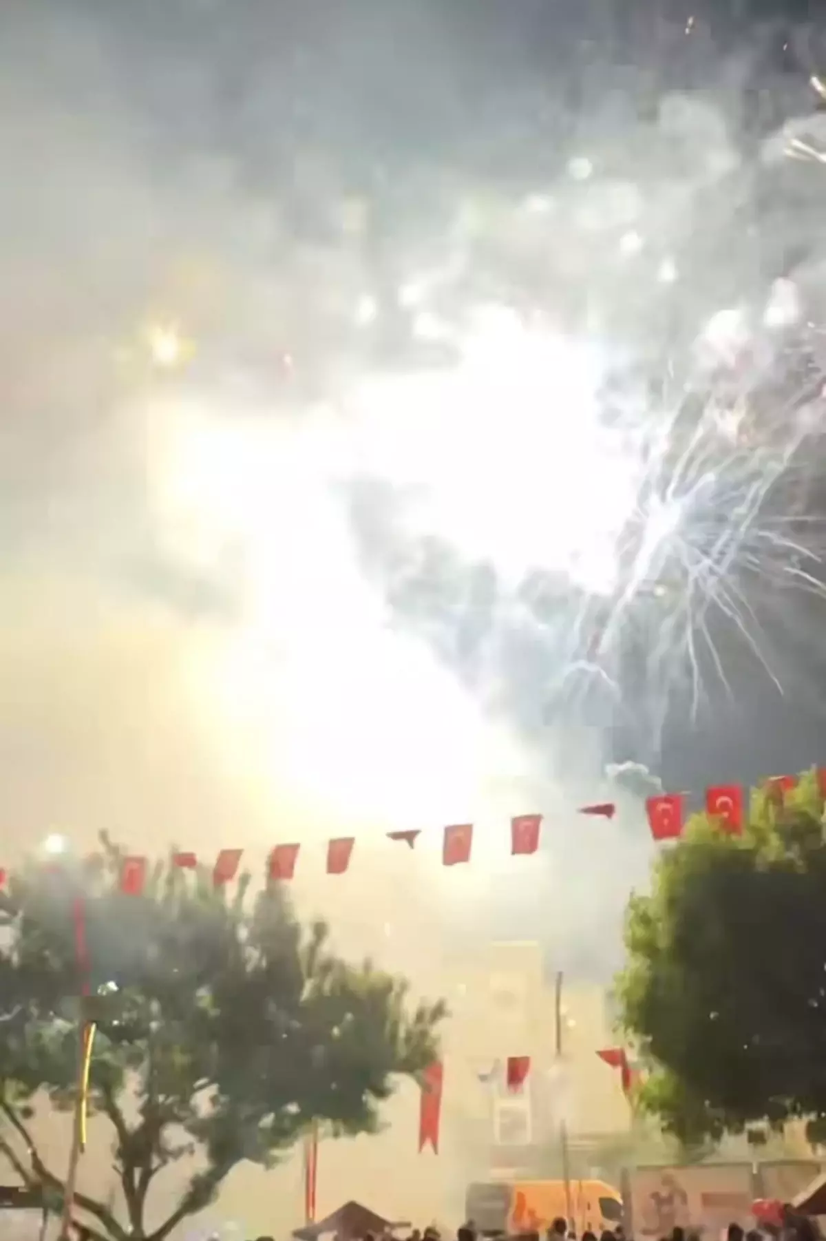 Bartın'da Havai Fişek Kazası: Belediye İşçisi Yaralandı