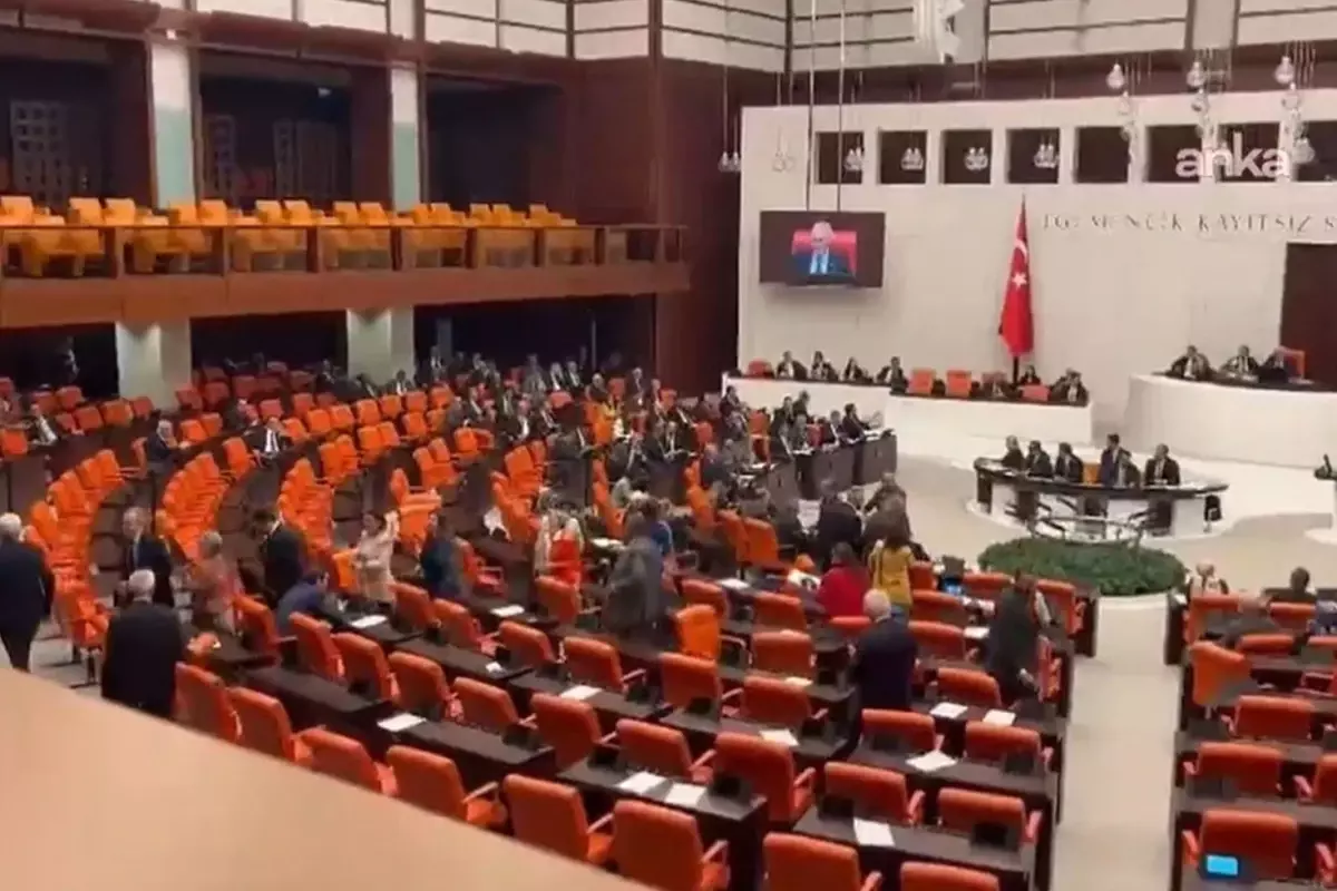 CHP'li vekiller, HSK üyelerinin seçileceği TBMM Genel Kurulu'nu terk etti