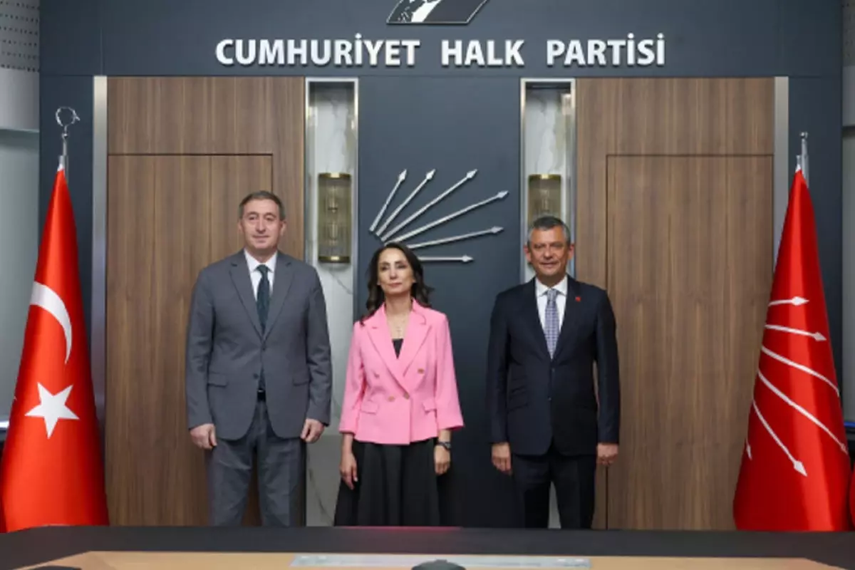 DEM Parti, CHP'yi ziyaret etti! Özgür Özel'den Bahçeli'nin 'komisyon' çağrısına destek