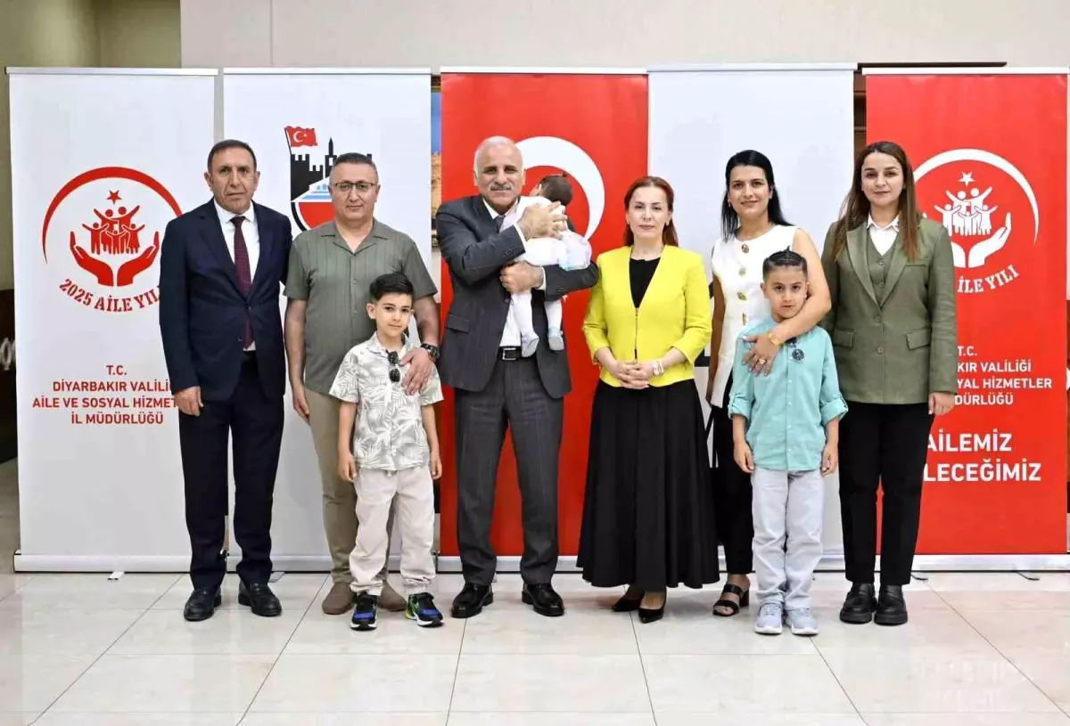Diyarbakır'da Koruyucu Aileye Teslim Edilen Kız Çocuğu Yeni Hayatına Başladı