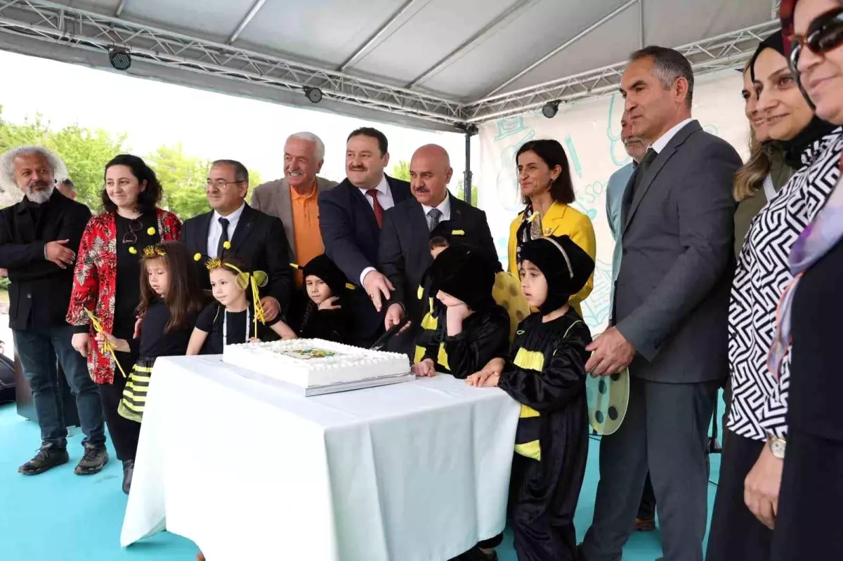 Düzce'de 5. Geleneksel Dünya Arı Günü Ödül Töreni Yapıldı
