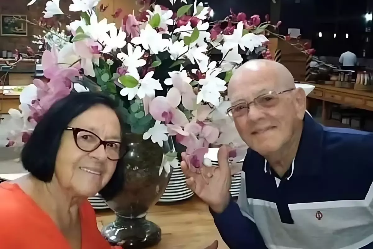 Ergenlik döneminde tanışan ve 74 yıl evli kalan çift aynı gün hayata veda etti