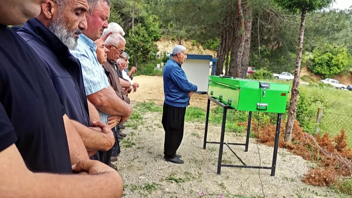 Erkek Arkadaşı Tarafından Bıçaklanarak Öldürülen Şevval Çiftçi Toprağa Verildi