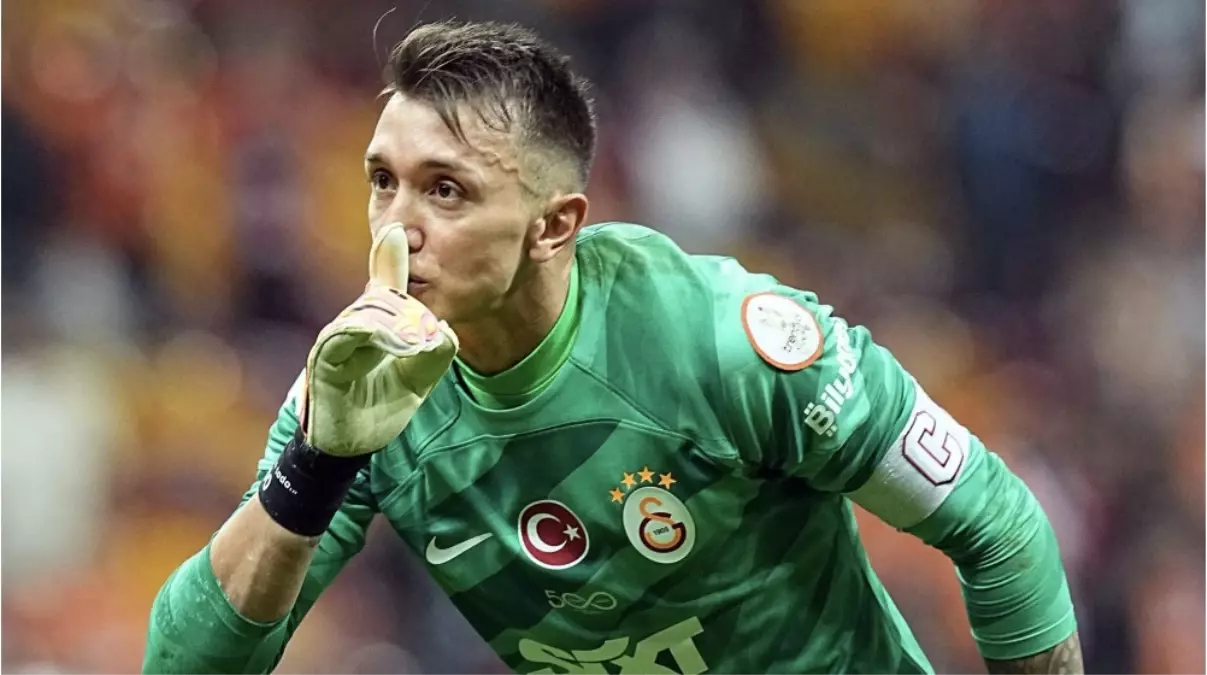 Galatasaray'ın Efsanesi Muslera, 19 kupayla tarihe geçti