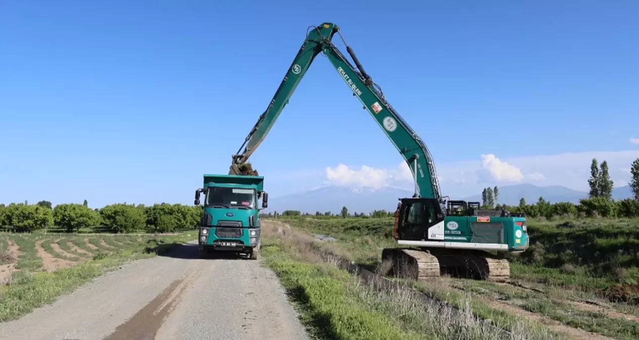 Iğdır'da Sulama Kanalları Temizleniyor, Tarımsal Verimlilik Artacak