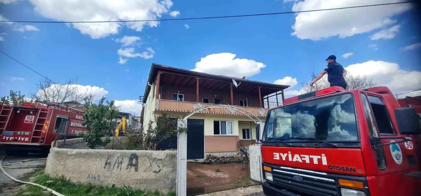 Kayseri'de İki Katlı Evde Yangın: Maddi Hasar Oluştu