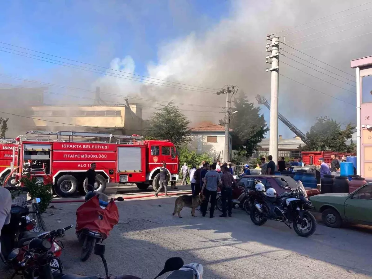Isparta'da Oyuncak Dükkanında Yangın Çıktı