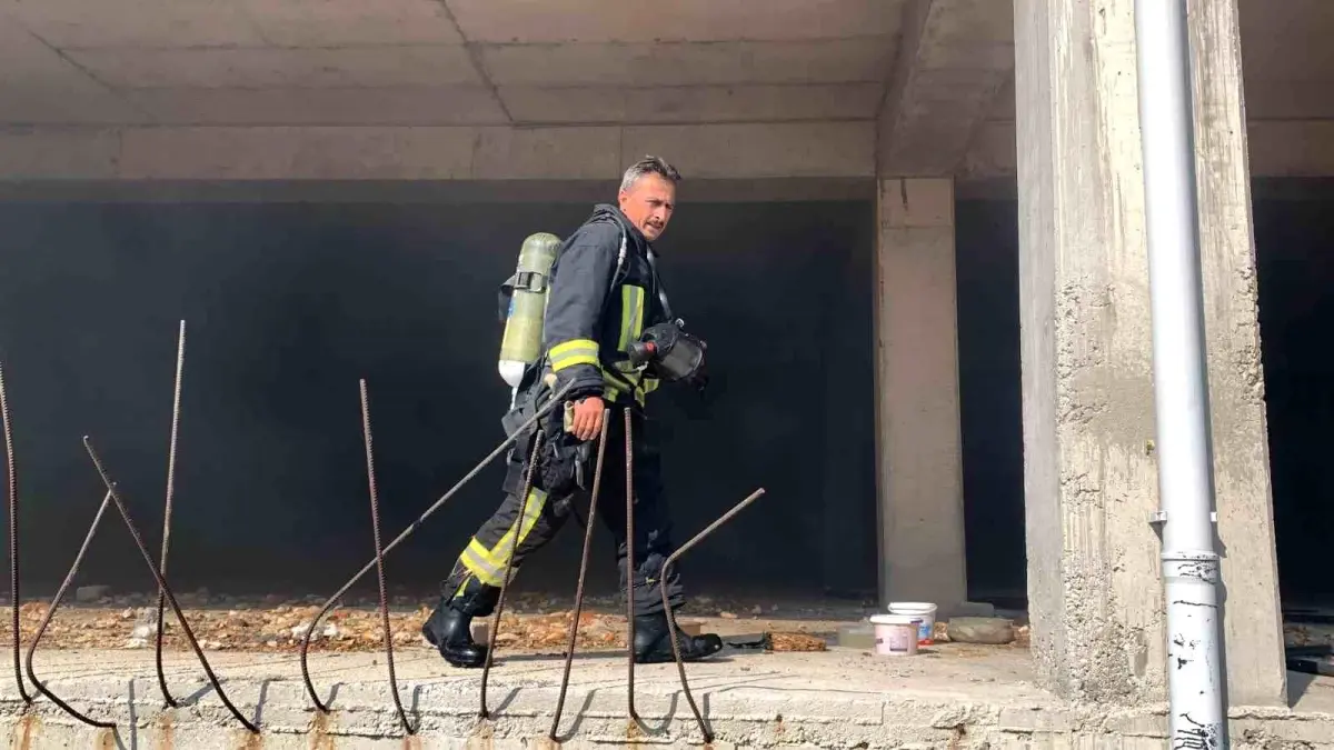 Karaman'da İnşaat Halindeki Otoparkta Yangın Çıktı