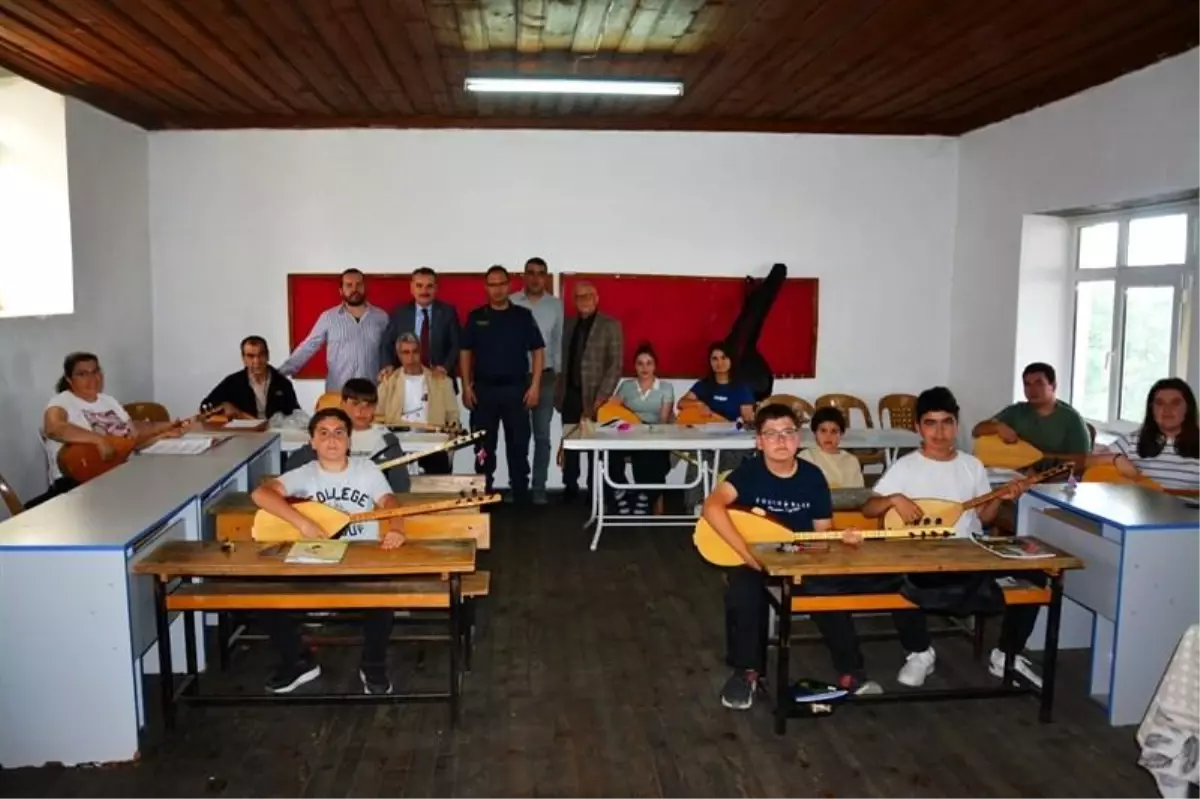 Kaymakam Odabaş Bağlama Kursunu Ziyaret Etti