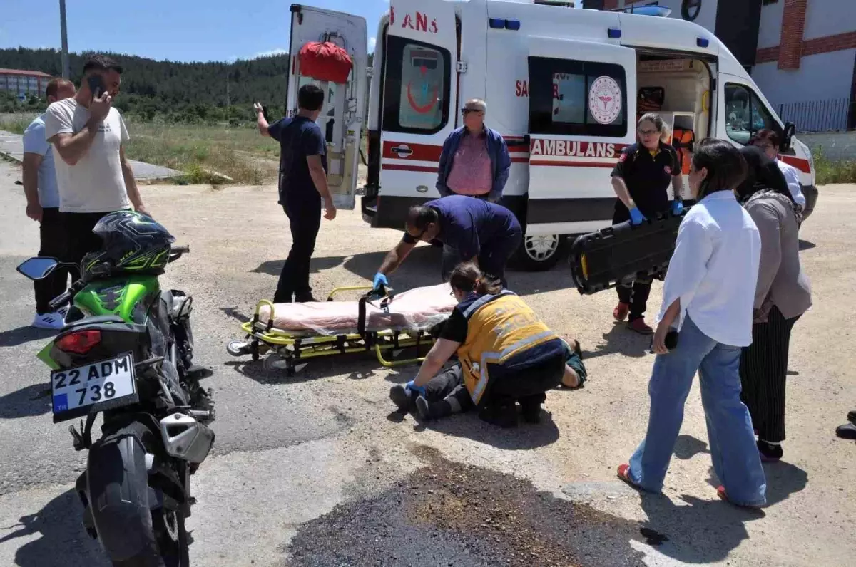 Edirne'de Motosiklet ve Otomobil Çarpıştı: Bir Yaralı