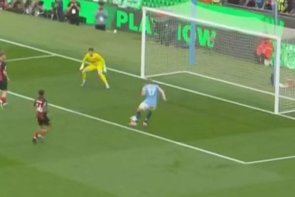 Kevin De Bruyne Etihad'daki son maçında inanılmaz bir gol kaçırdı