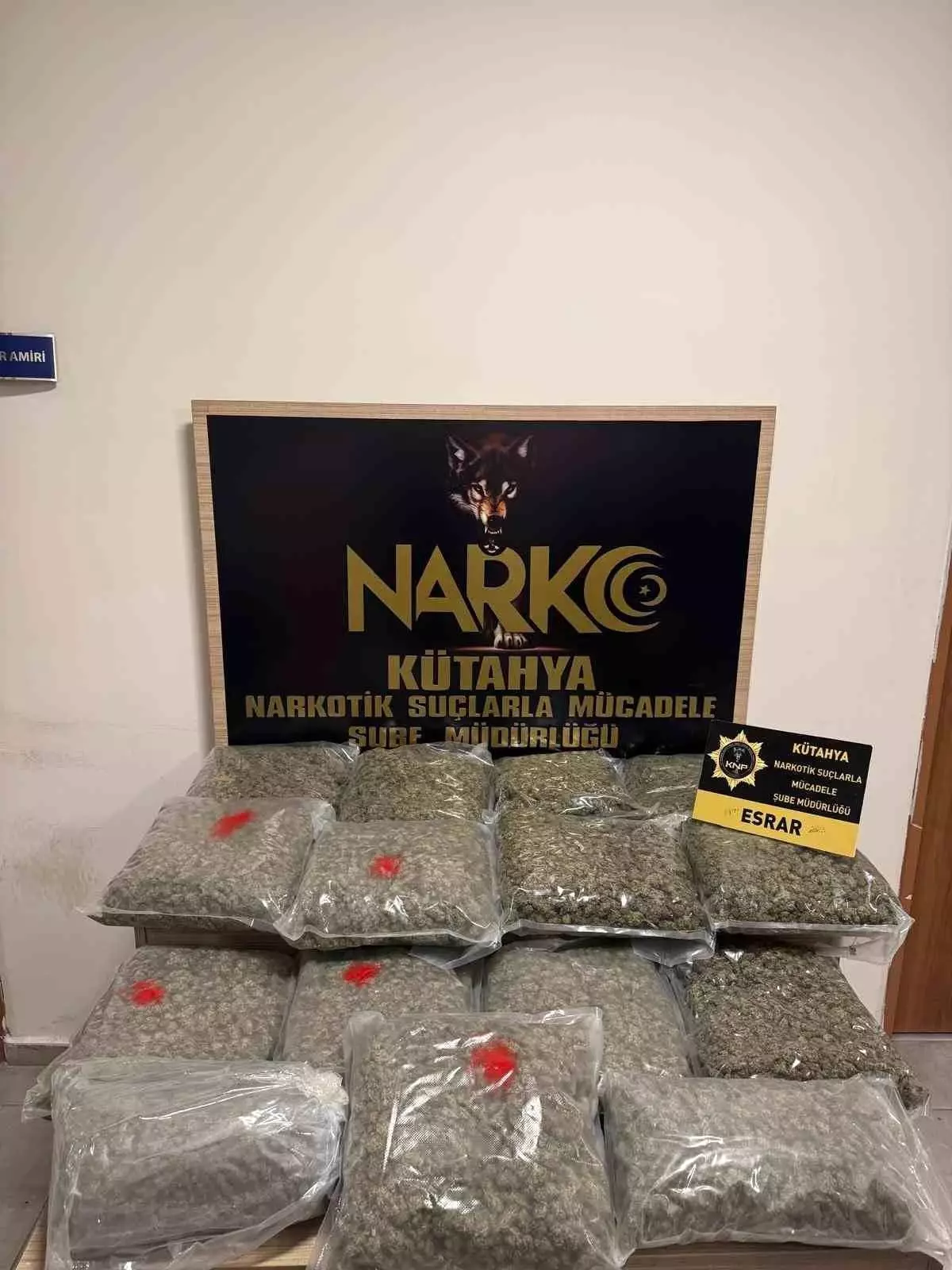 Kütahya'da Uyuşturucu Operasyonu: 15 Kilo Esrar Ele Geçirildi