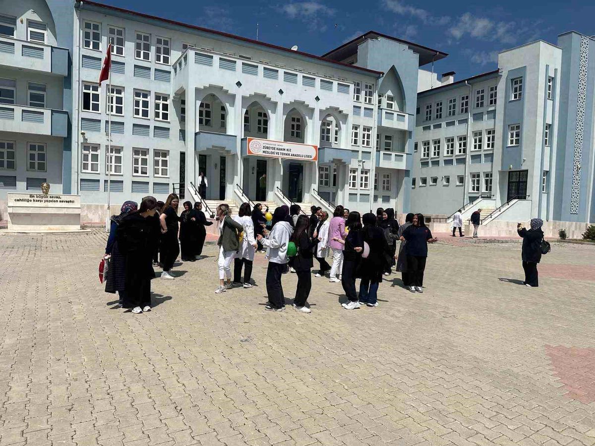 Mesleki ve Teknik Anadolu Lisesi'nde Velilerle Eğlenceli Buluşma