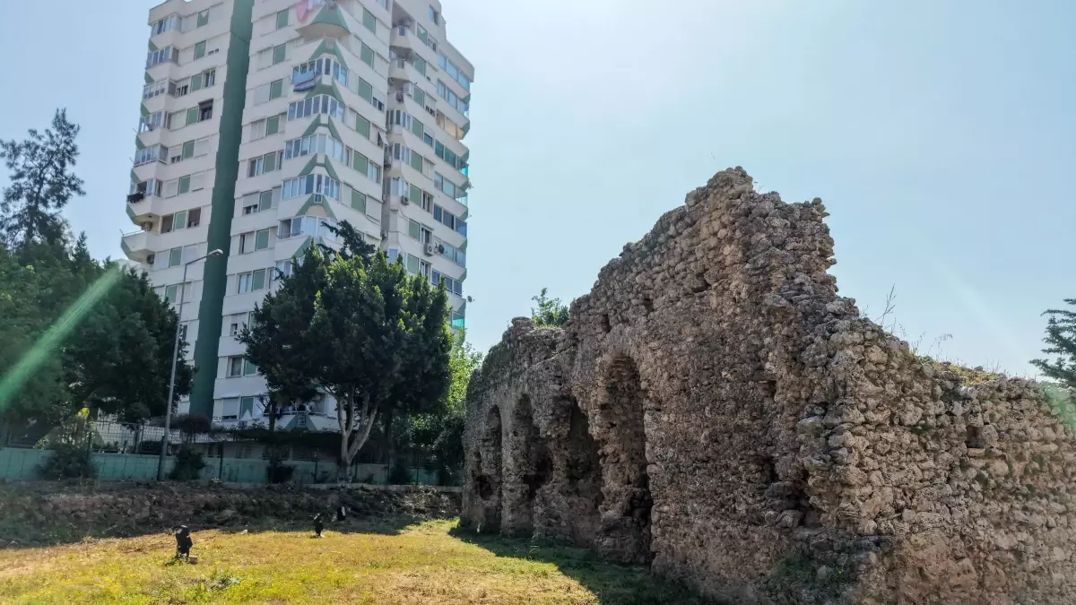 Antalya'daki Binlerce Yıllık Roma Hamamı Restore Edilmeyi Bekliyor