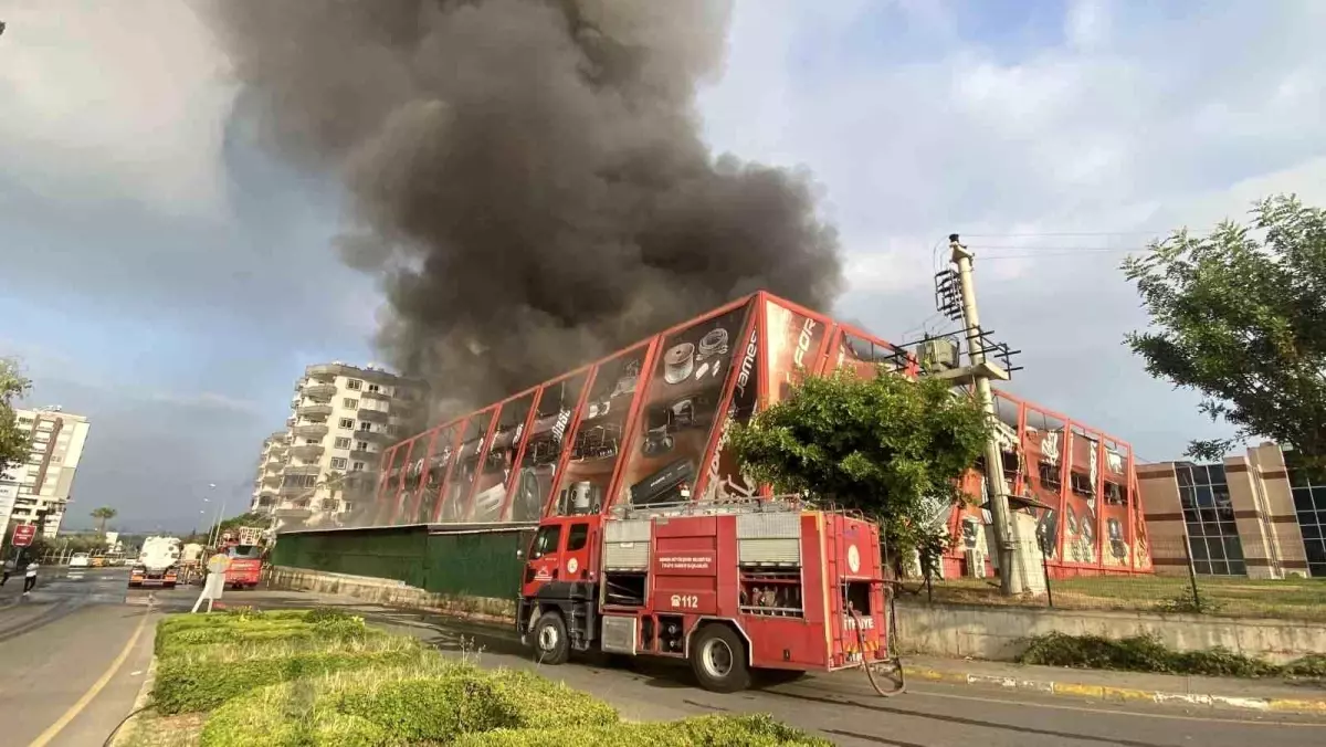 Mersin'deki Elektronik Fabrikasında Yangın Çıktı