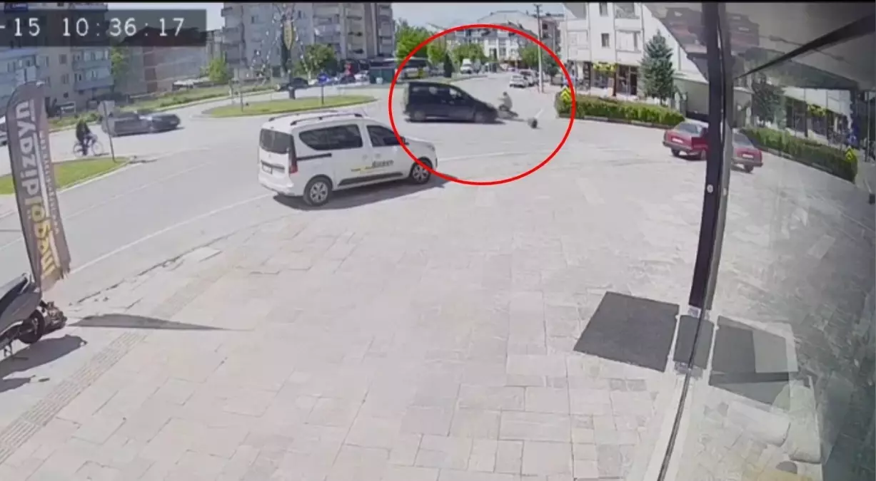 İnegöl'de Motosiklet Kazası: Mahalle Muhtarı Veli Çetin Yaralandı