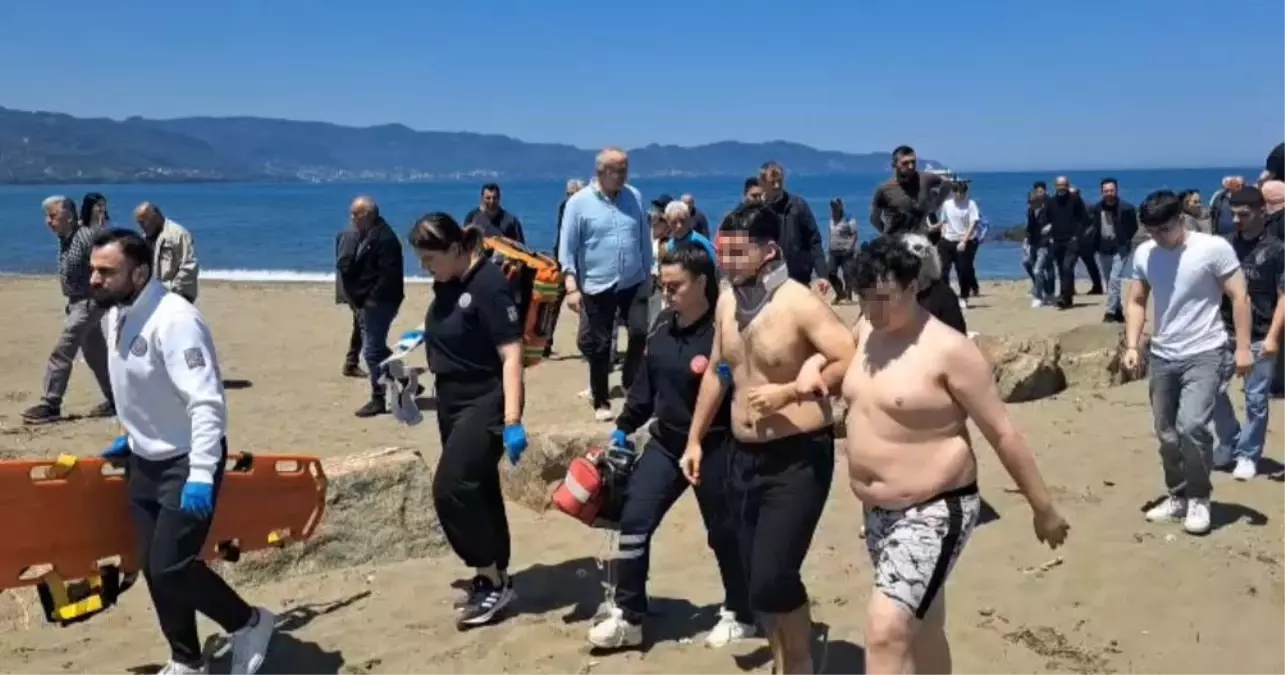 Ordu'da Denizde Boğulma Tehlikesi Geçiren 3 Lise Öğrencisi Hastaneye Kaldırıldı