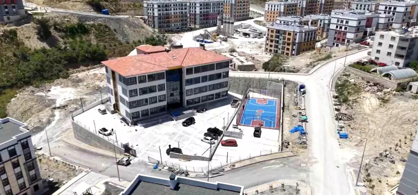 Hatay'da TOKİ Afet Konutlarına Okul İnşaatında Sona Gelindi