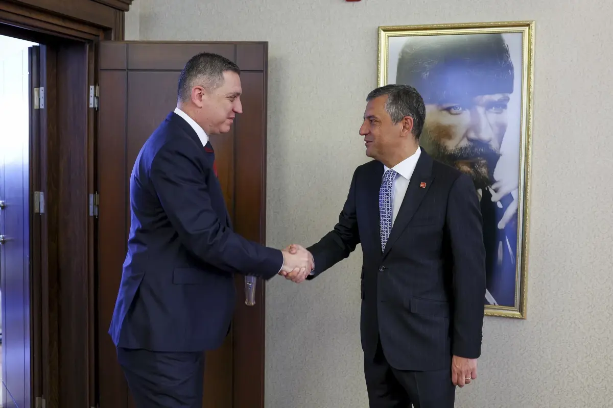 CHP Genel Başkanı Özgür Özel, TBB Başkanı Erinç Sağkan ile Bir Araya Geldi