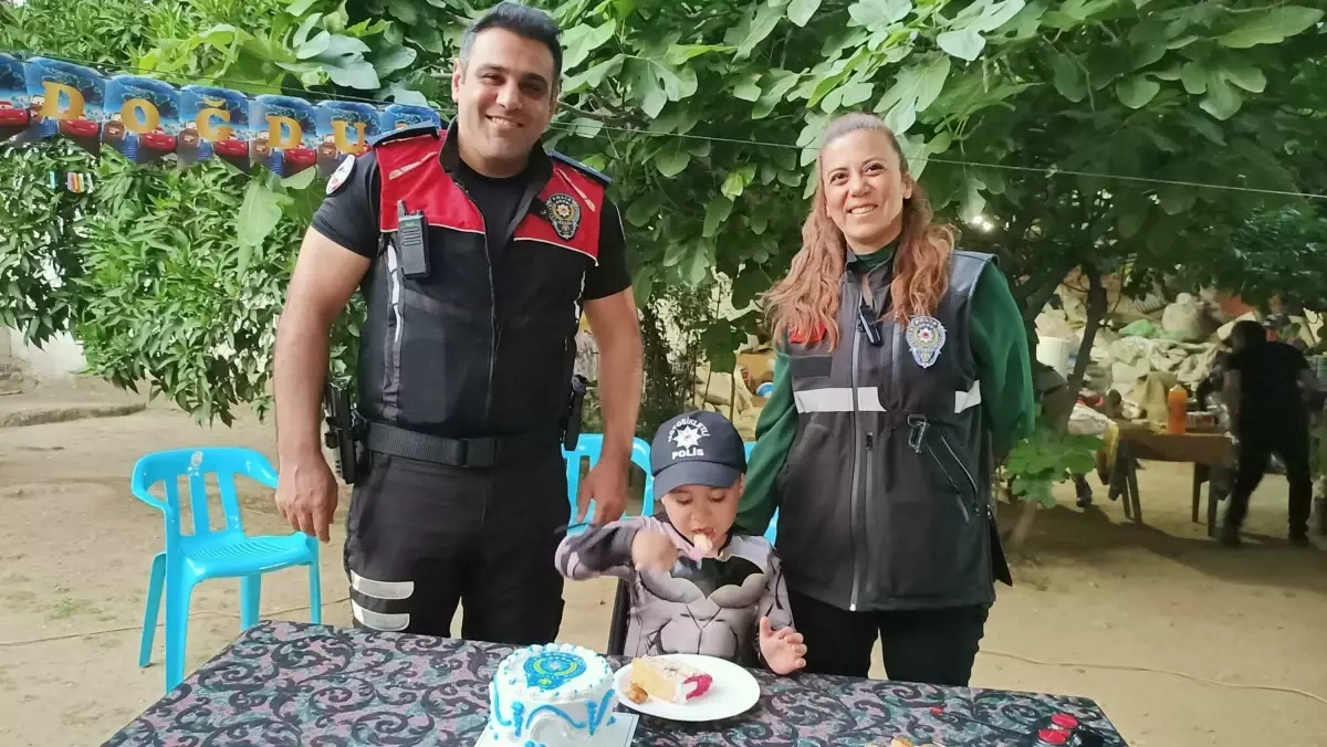 Polis Ekibi Eymen'in Doğum Gününü Kutladı