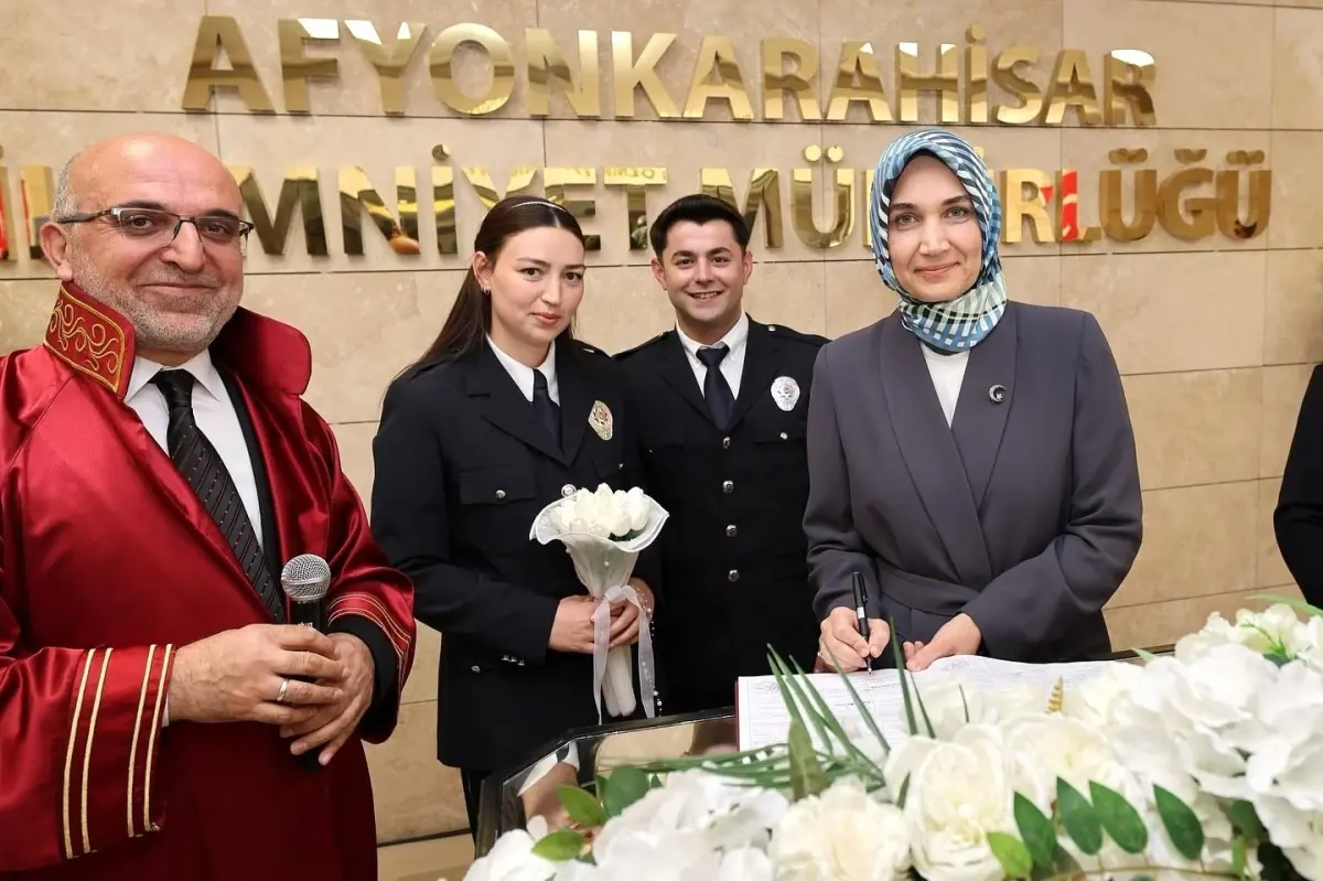 Afyonkarahisar'da Polis Çiftin Unutulmaz Nikah Töreni