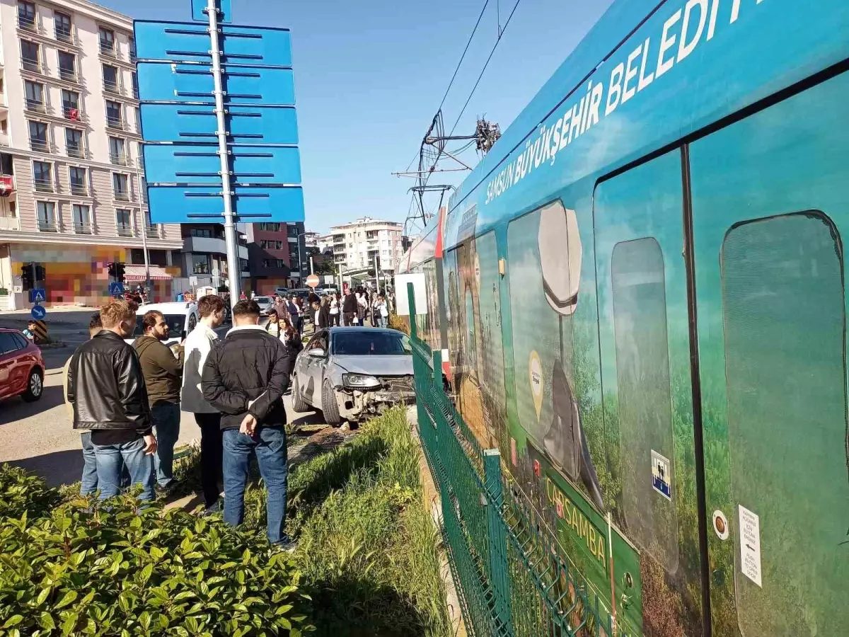 Samsun'da Kırmızı Işık İhlali: Tramvay ile Çarpışma
