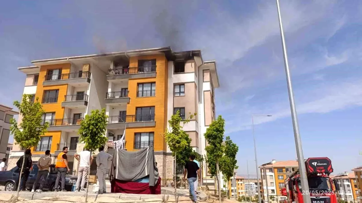 Şanlıurfa'da 5 Katlı Binada Yangın Çıktı