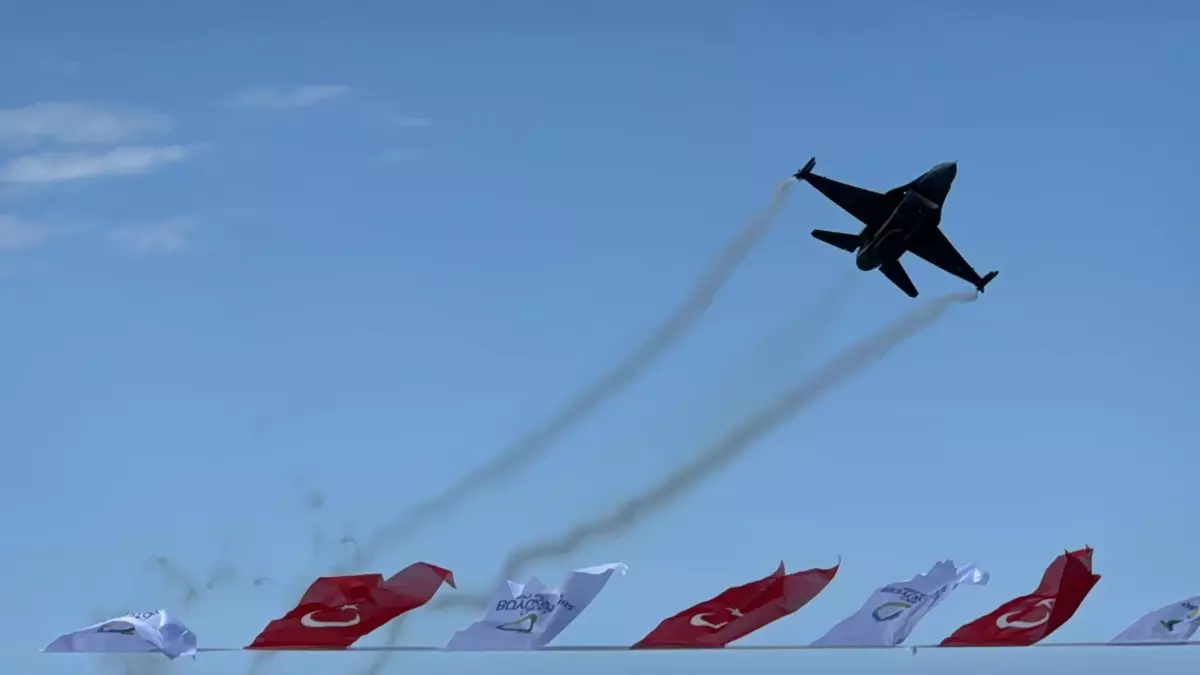Ordu'da Mayıs Yedisi Etkinliklerinde SoloTürk Gösteri Uçuşu