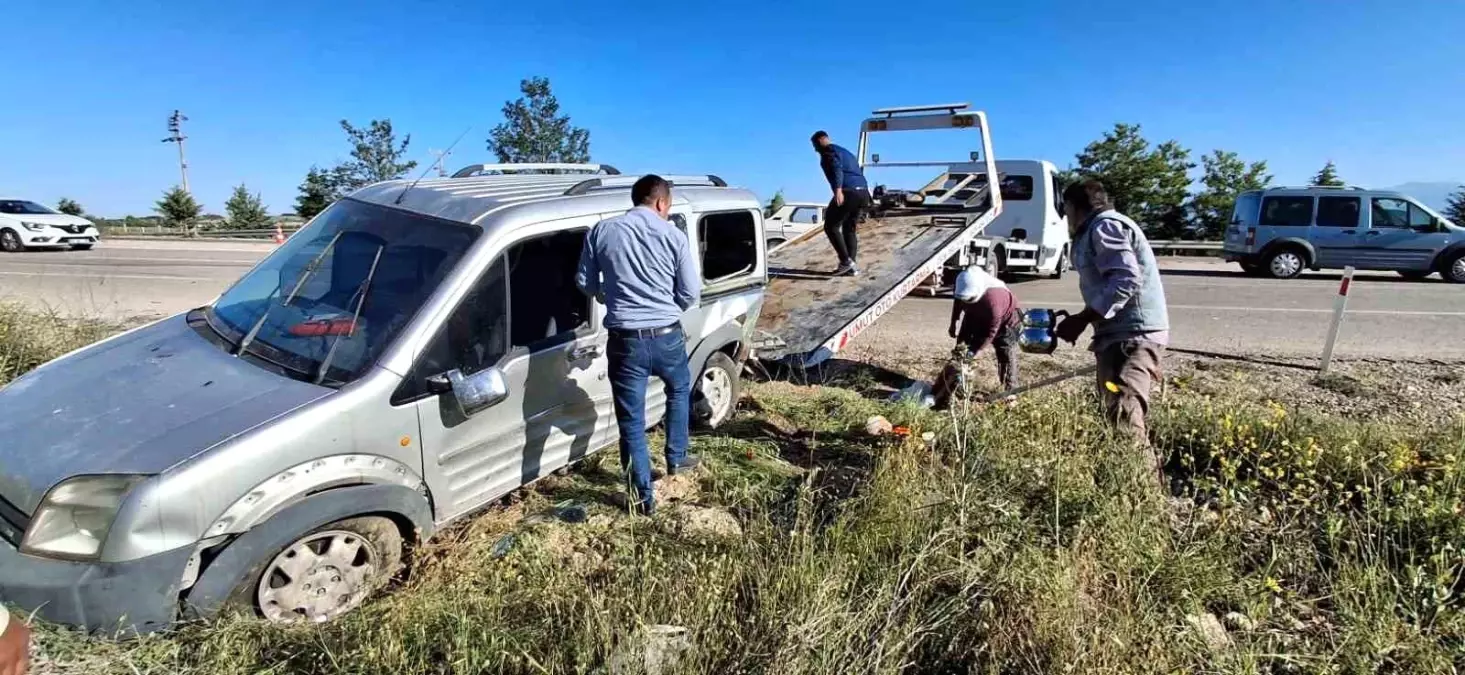 Denizli'de Tütün İşçilerini Taşıyan Araç Kaza Yaptı: 6 Yaralı