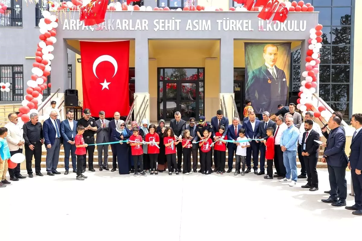 Vali Toros: ' Bir kahramanın mirasına, sadakatin ifadesidir'