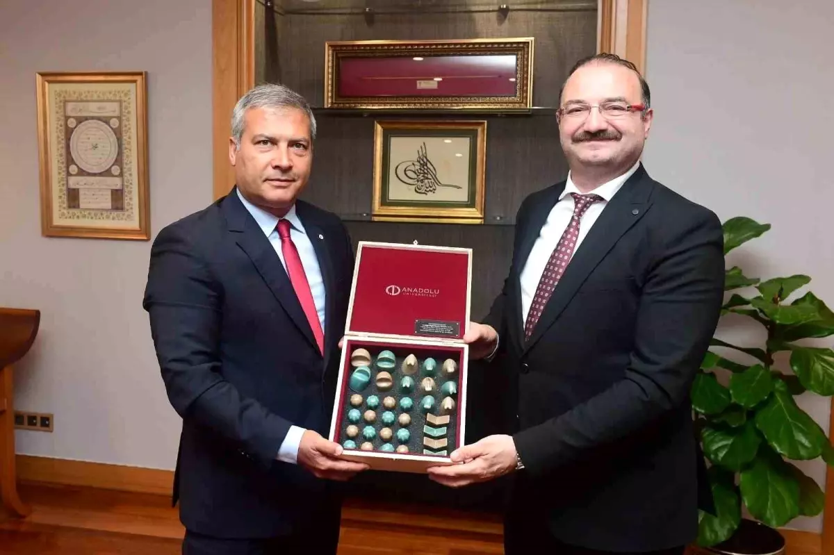 Atatürk Üniversitesi Rektörü'nden Yeni Rektöre Hayırlı Olsun Ziyareti