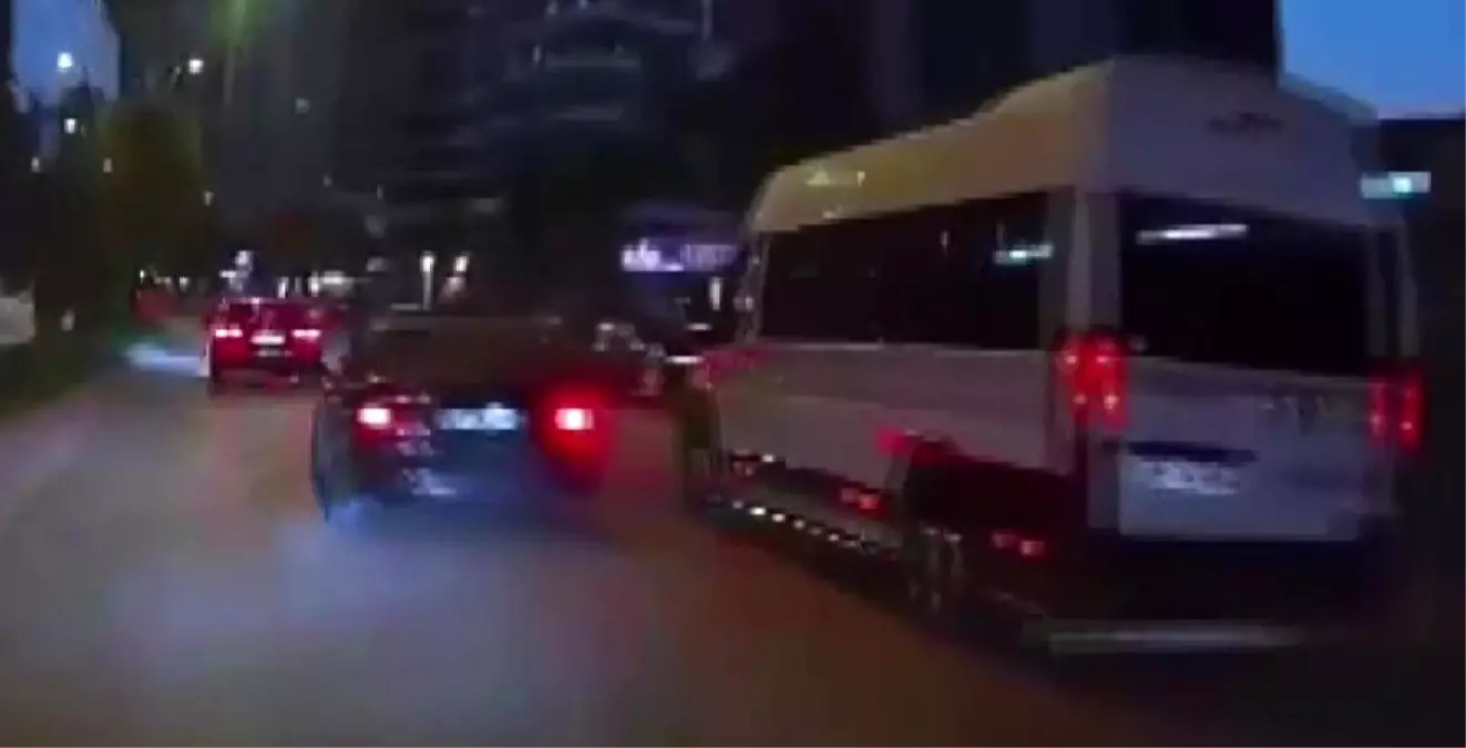 Adana'da Makas Atan Otomobil Zincirleme Kazaya Neden Oldu