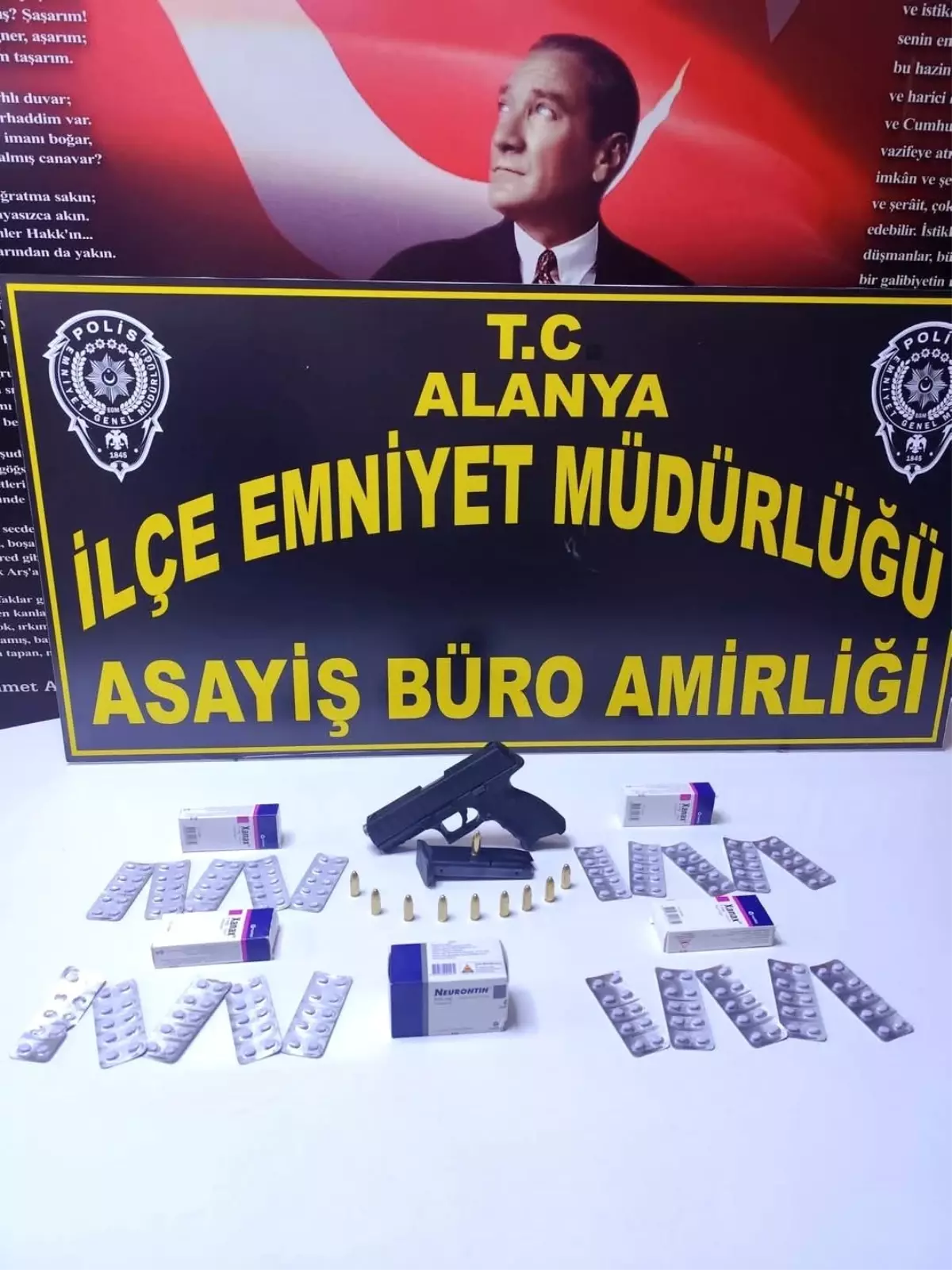 Alanya'da Ruhsatsız Tabanca ve Uyuşturucu Ele Geçirildi