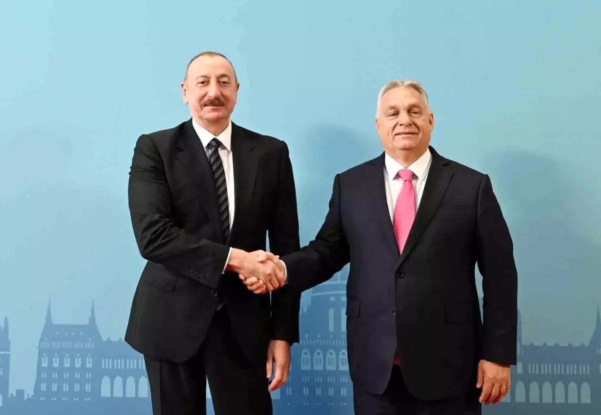 Azerbaycan Cumhurbaşkanı İlham Aliyev, Budapeşte'de TDT Zirvesi'ne Katıldı