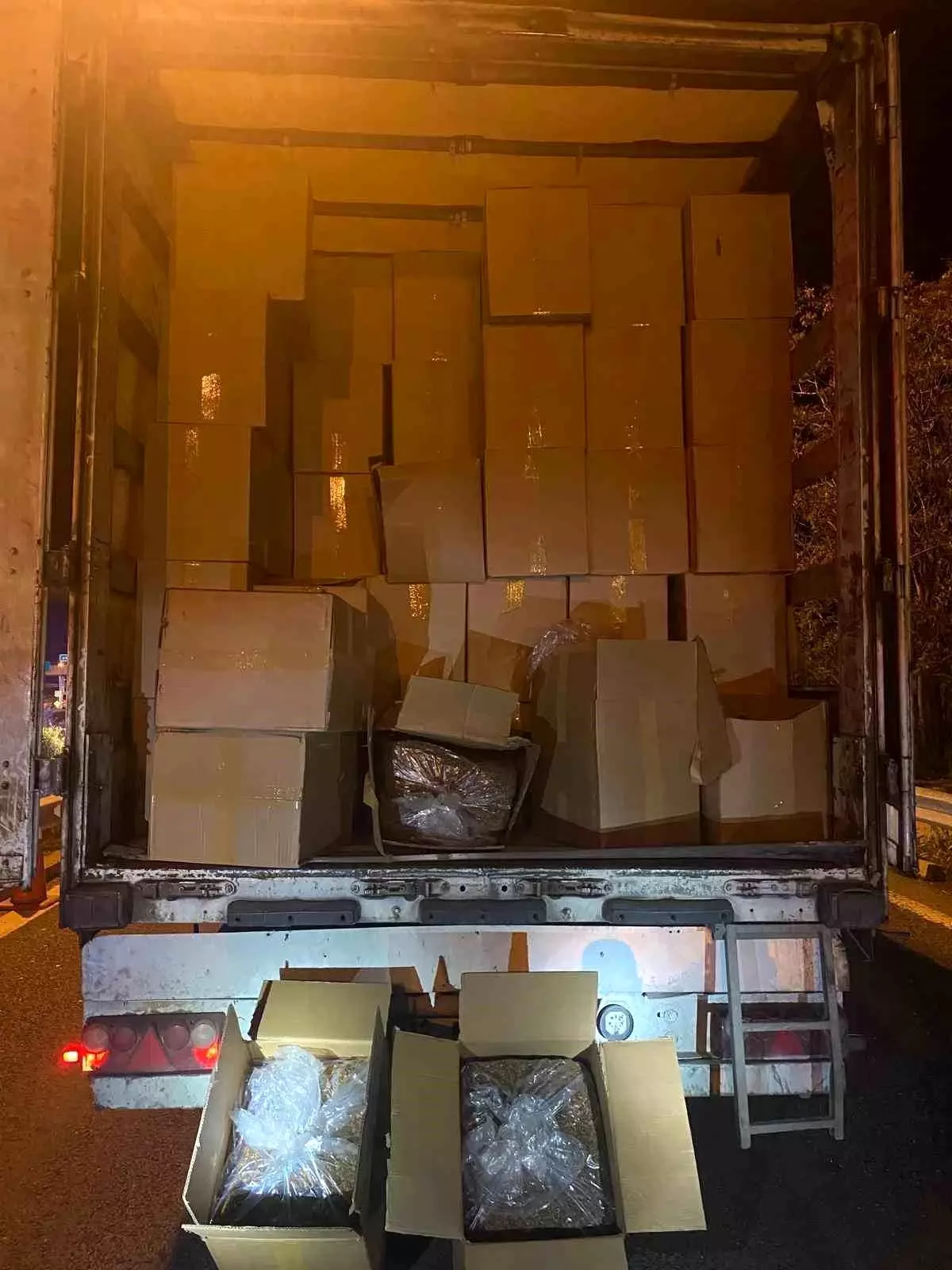 Ankara'da 11 Ton Kaçak Tütün Ele Geçirildi