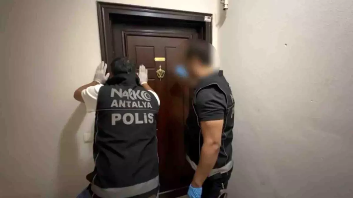 Antalya'da Uyuşturucu Operasyonu: 21 Kilo Esrar Ele Geçirildi
