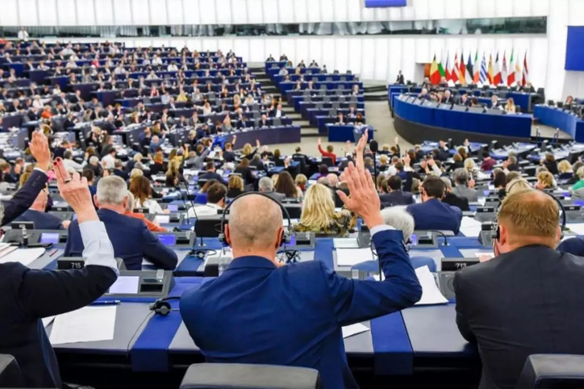 Avrupa Parlamentosu'nda yolsuzluk soruşturması! 5 milletvekilinin dokunulmazlığı tehlikede