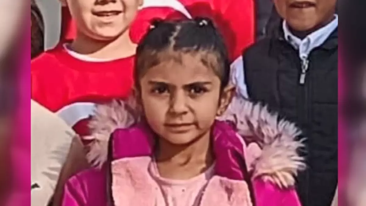 Traktörün Altında Kalarak Hayatını Kaybeden 7 Yaşındaki Nur Bayram Son Yolculuğuna Uğurlandı