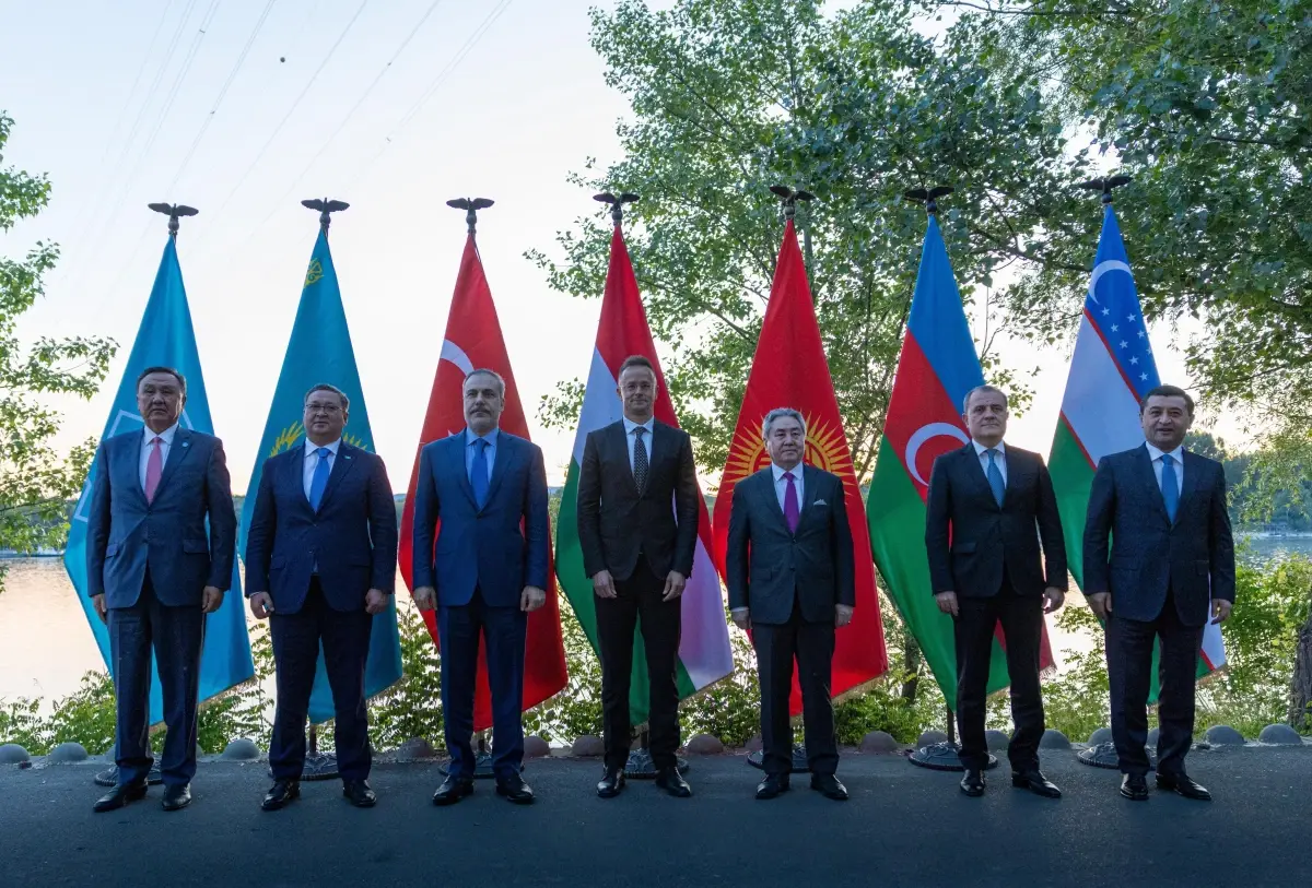 Dışişleri Bakanı Hakan Fidan, Budapeşte'de TDT Zirvesi Öncesi Meslektaşlarıyla Buluştu