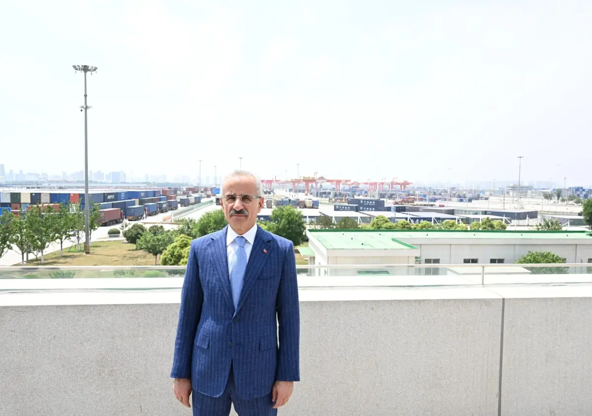 Ulaştırma Bakanı Uraloğlu, Şian Port Lojistik Merkezi'ni Ziyaret Etti
