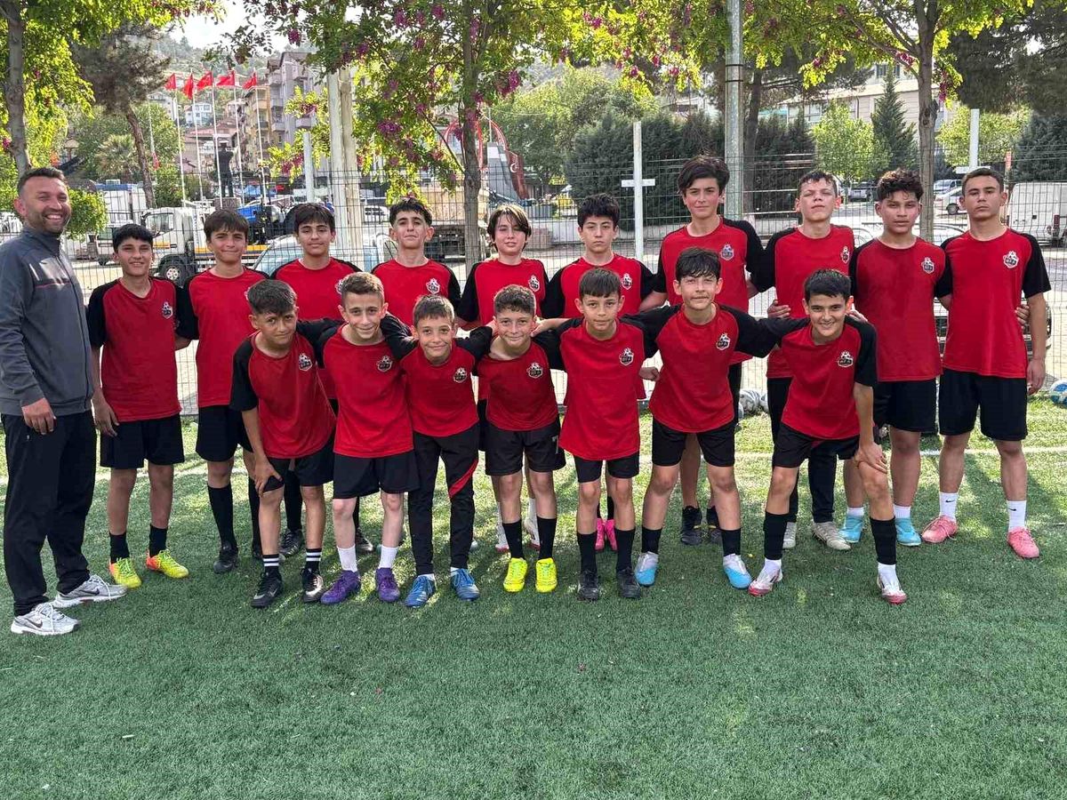Bilecik Futbol Akademi U-13 Takımı Lige Hazırlık Maçında Fark Yaratıyor