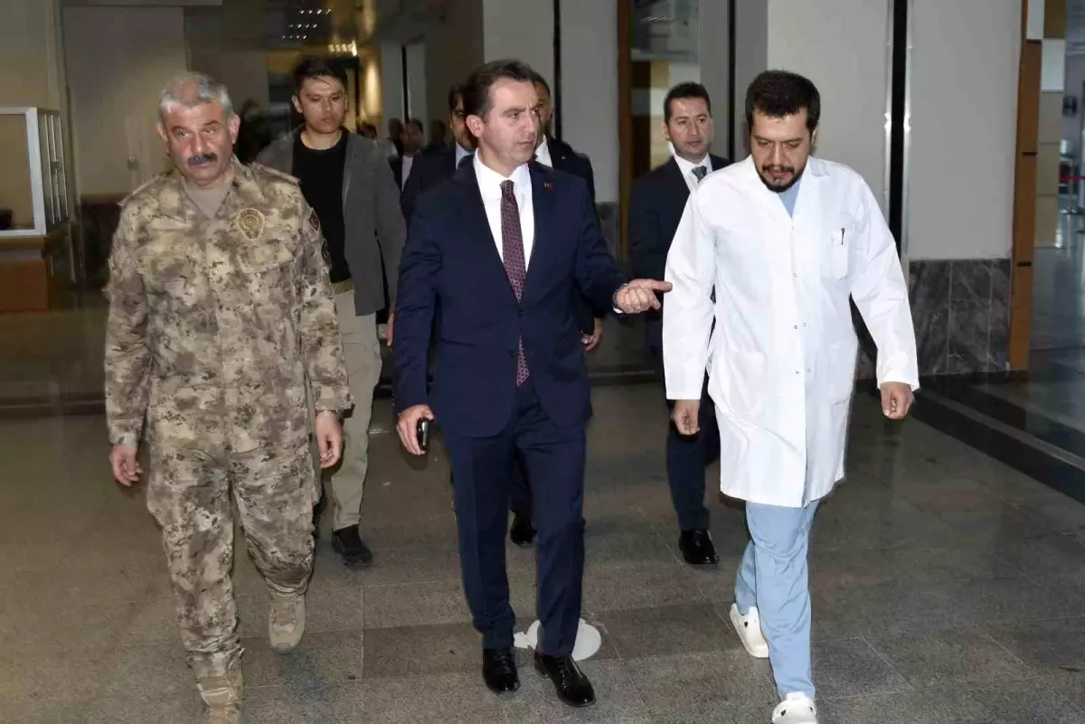 Bitlis'te Polis Aracı Takla Attı, İki Polis Yaralı
